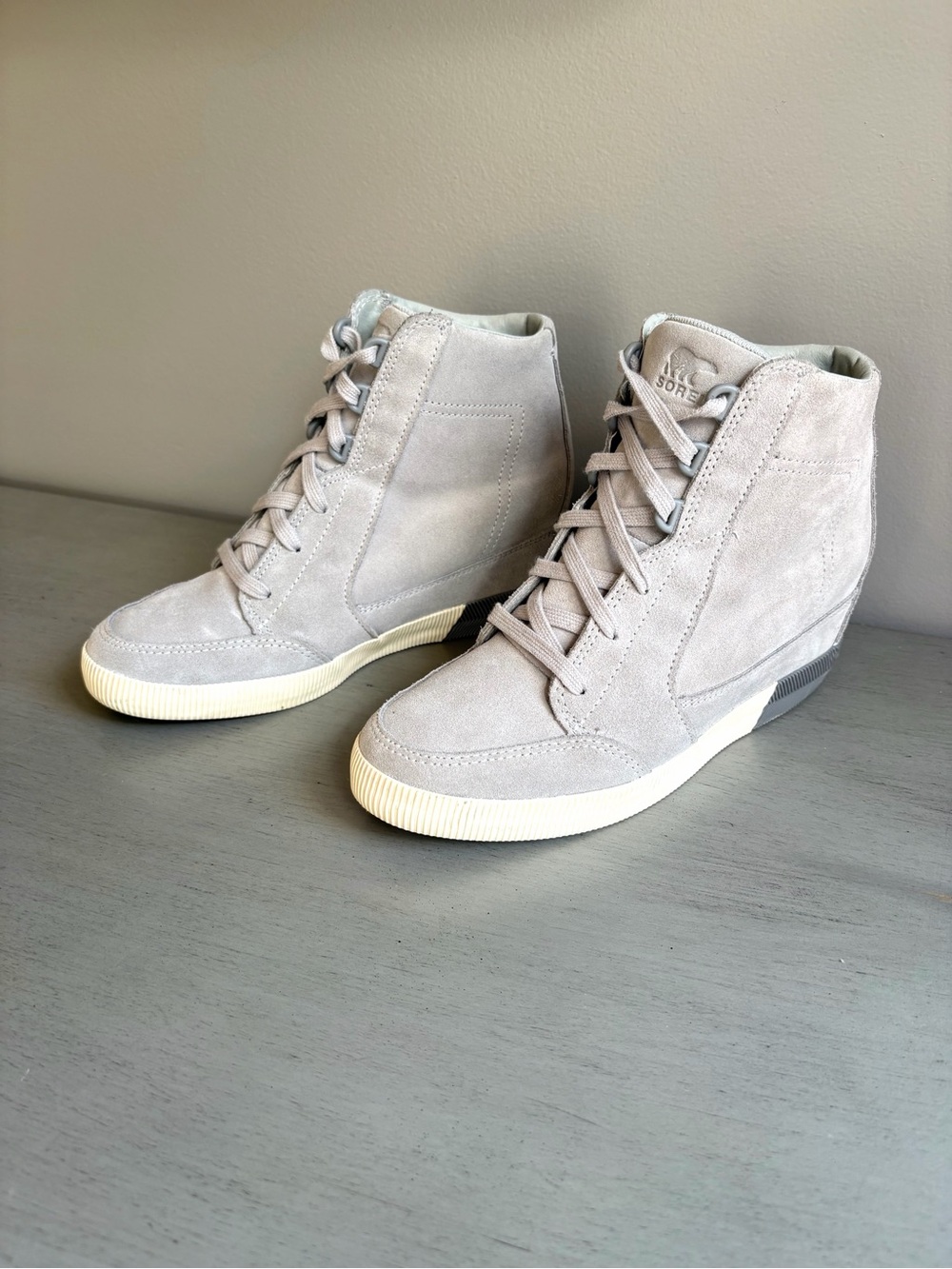Sorel Out N About Gray Suede Leather Lace-Up Wedge Booties Boots Sneaker Women 9